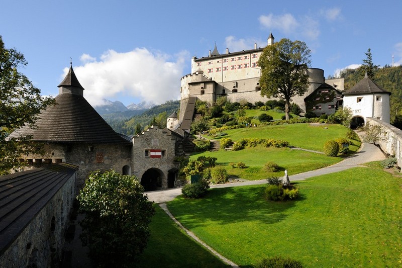 Khám phá những tòa lâu đài huyền bí nhất của Áo